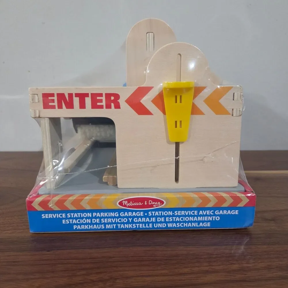 Melissa & Doug Service Station Parking Garage Car Wash Wood Toy 2 Wooden Cars